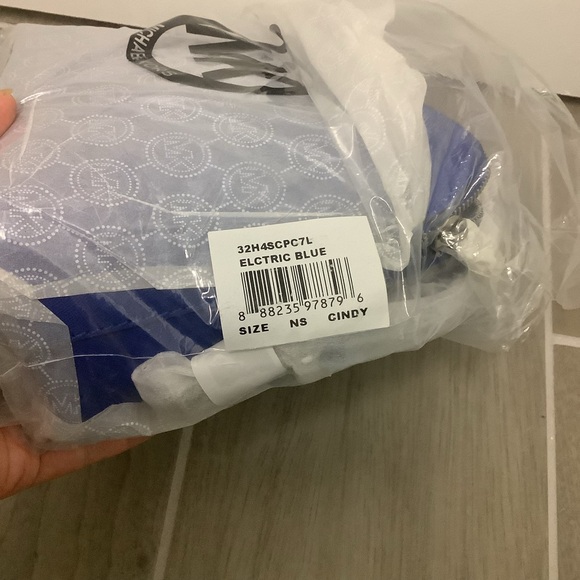 NWT Michael Kors Cindy Large Dome Crossbody blue - Picture 8 of 8